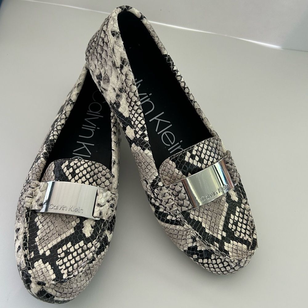 Calvin Klein Snakeskin leather loafers flats Size 7